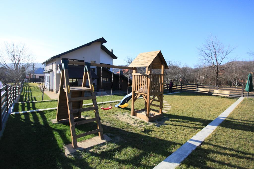 Pensiunea Livada Bunicului Stanesti  Exteriér fotografie